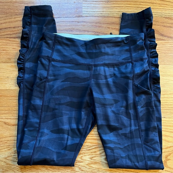 Lululemon blue camo print leggings size 4 - Picture 2 of 7